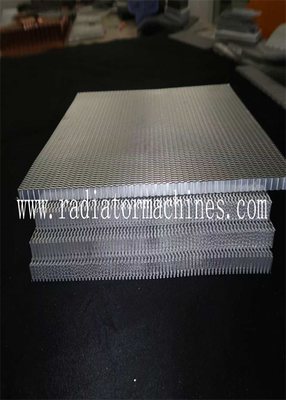 อลูมิเนียมที่กําหนดเอง Flat Top Straight Fin / Radiator อลูมิเนียมฟินสําหรับความสูงของฟอยล์และฟินที่เปลี่ยนแปลง