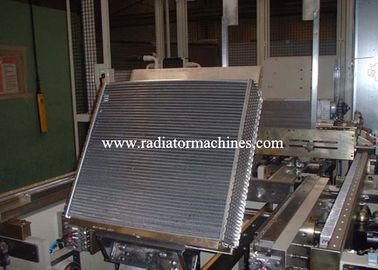 เครื่องสร้างแกนหม้อน้ำ Multirow ของเซอร์โวสำหรับหม้อน้ำรถบรรทุกหนัก